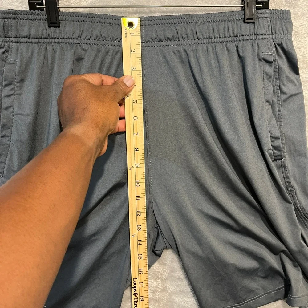 Under Armour Shorts Men XL Gray Graphic Print Loose Fit Athletic Gym Workout